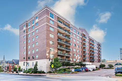 770 Pearson St #2-703, Des Plaines, IL 60016