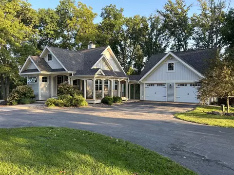 144 S Rocky Hill Rd, Galena, IL 61036