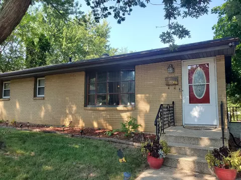 1919 Shelly Dr, Rockford, IL 61101