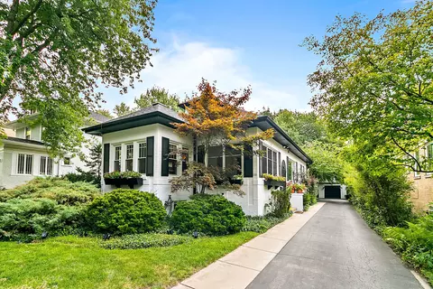 165 Gage Rd, Riverside, IL 60546