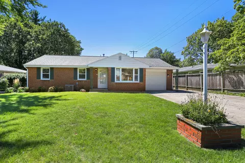 619 Breen Dr, Champaign, IL 61820 photo 2