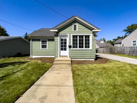 1214 Indiana Ave, Saint Charles, IL 60174