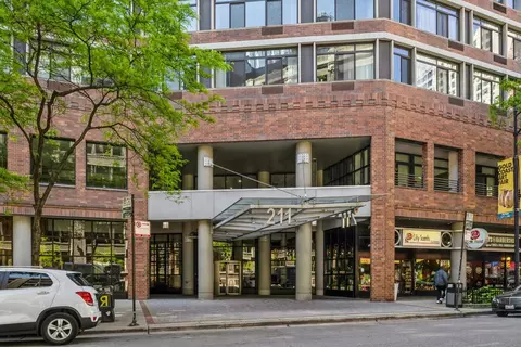 211 E Ohio St #908, Chicago, IL 60611