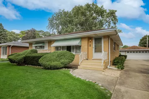 1017 N Wilshire Ln, Arlington Heights, IL 60004