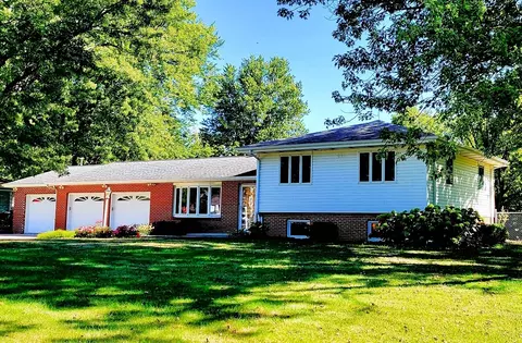 23885 Hazel Rd, Sterling, IL 61081