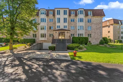 3640 186th St #303, Lansing, IL 60438