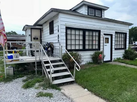 14800 Morgan St, Harvey, IL 60426