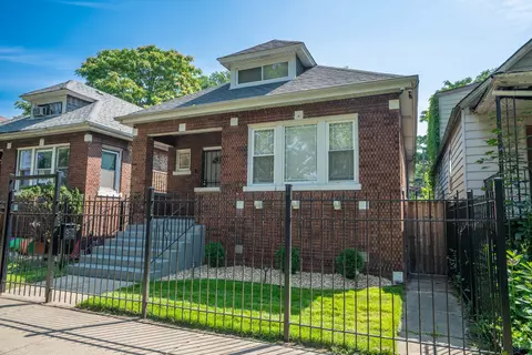 8211 S Marquette Ave, Chicago, IL 60617
