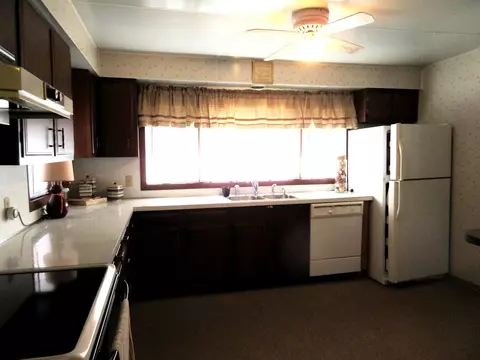 Kitchen - 410 Dixie Hwy, Beecher, IL 60401 photo 3 of 4