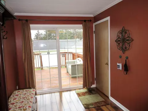 Living - 410 Dixie Hwy, Beecher, IL 60401 photo 1 of 2