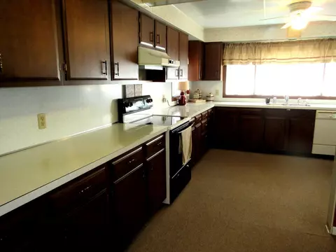 Kitchen - 410 Dixie Hwy, Beecher, IL 60401 photo 2 of 4