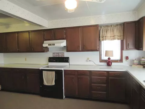 Kitchen - 410 Dixie Hwy, Beecher, IL 60401 photo 4 of 4