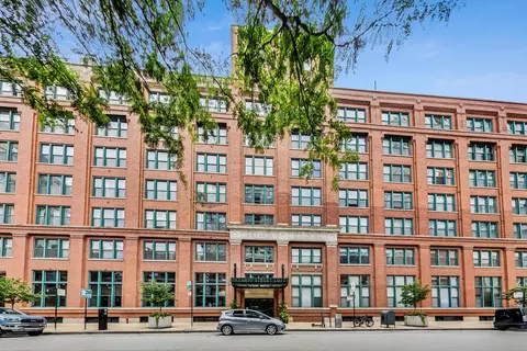 411 W Ontario St #401, Chicago, IL 60654
