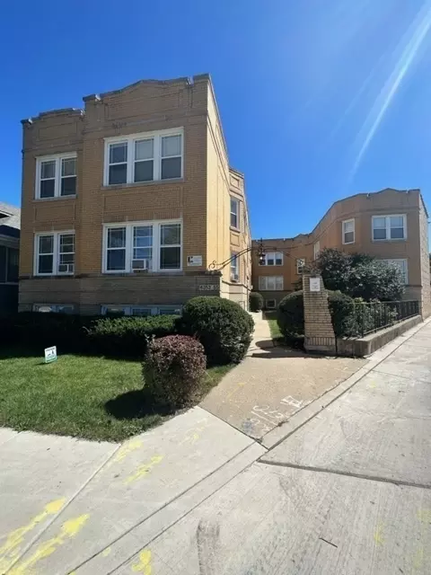 6353 W Raven St #2A, Chicago, IL 60646
