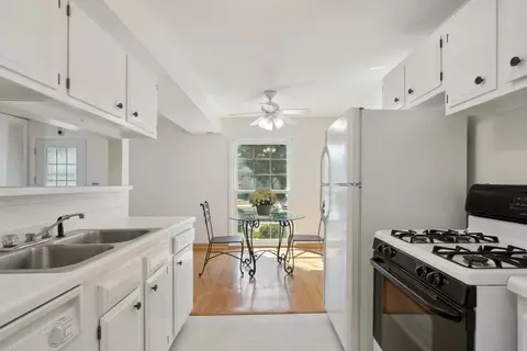 1171 Bunker Hill Ct #E, Wheaton, IL 60189 photo 7