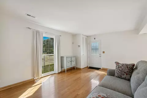 1171 Bunker Hill Ct #E, Wheaton, IL 60189 photo 5