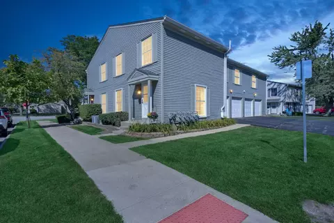 1171 Bunker Hill Ct #E, Wheaton, IL 60189