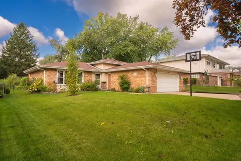 10406 Broadmoor Dr, Palos Hills, IL 60465