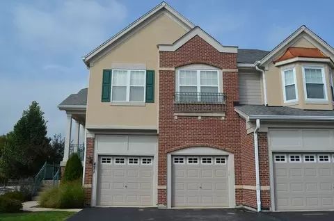 471 Pine Lake Cir, Vernon Hills, IL 60061