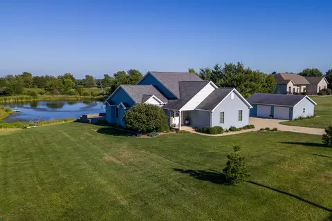 8120 Idlewood Rd, Clinton, IL 61727