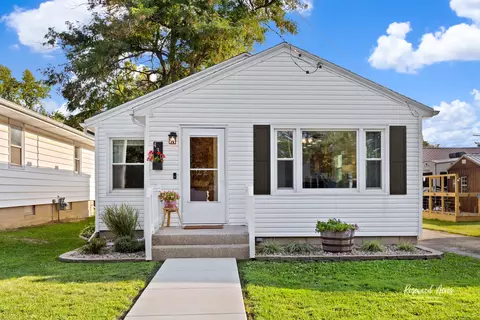 430 E 1st Ave, Clifton, IL 60927