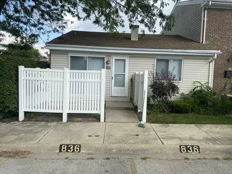 840 White Oak Ln #840, University Park, IL 60484