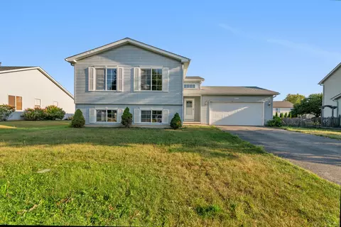 925 Churchill Dr, Plano, IL 60545