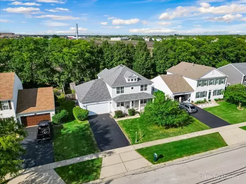 10268 Fleetwood St, Huntley, IL 60142