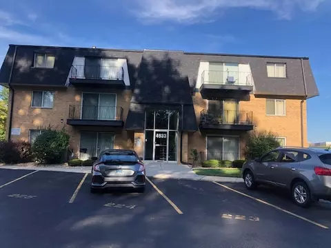 4933 W 109th St #201, Oak Lawn, IL 60453