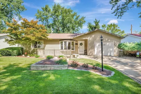 1410 Aztec Dr, Champaign, IL 61821 photo 2