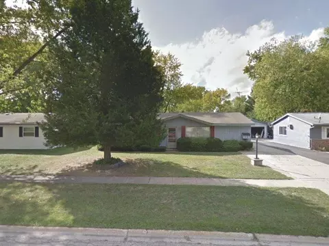 375 Oakwood Rd, Wauconda, IL 60084