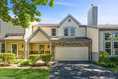 1261 Seabury Cir, Carol Stream, IL 60188