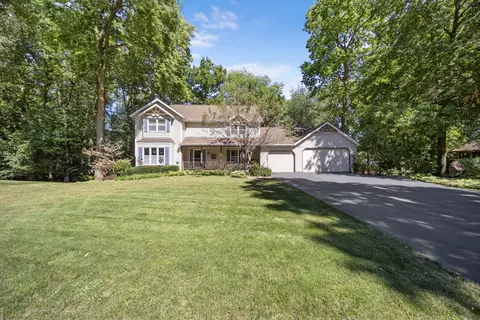 683 Sioux Dr, Freeport, IL 61032