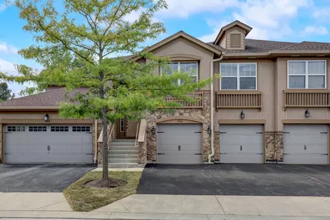 1926 Crenshaw Cir, Vernon Hills, IL 60061