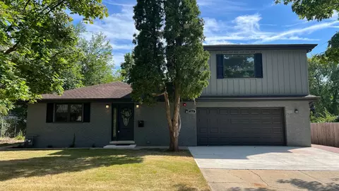311 Berkshire Ter, Roselle, IL 60172