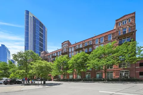 550 N Kingsbury St #306, Chicago, IL 60654