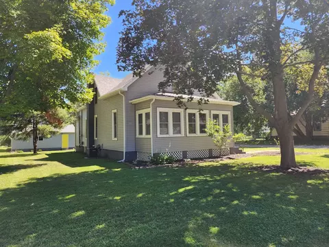 502 N Maple St, Clinton, IL 61727