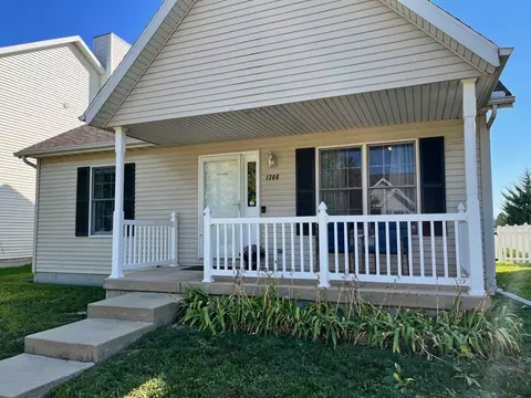 1306 Ogelthorpe Ave, Normal, IL 61761