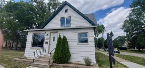 621 E Main St, Genoa, IL 60135