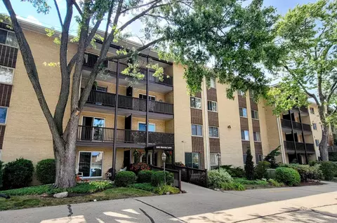 640 Murray Ln #205, Des Plaines, IL 60016