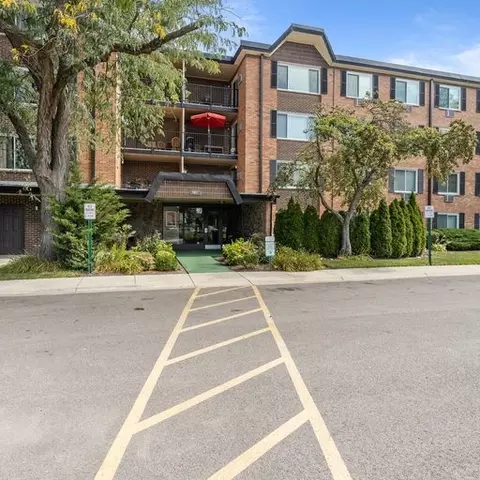 1207 S Old Wilke Rd #406, Arlington Heights, IL 60005