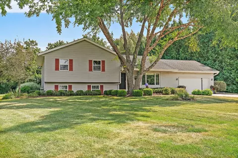 13 N601 Gunpowder Ln, Elgin, IL 60124