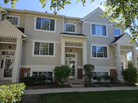 461 Cary Woods Cir, Cary, IL 60013