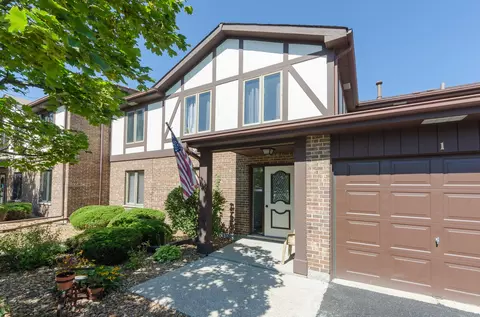 9820 Mill Dr #E2, Palos Park, IL 60464