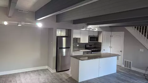 506 Kenneth Cir #506, Elgin, IL 60120 photo 5