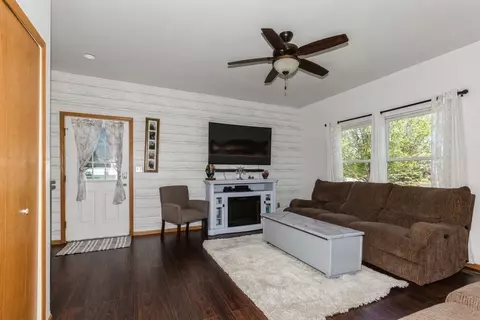 1810 Waters Edge Dr, Minooka, IL 60447 photo 4