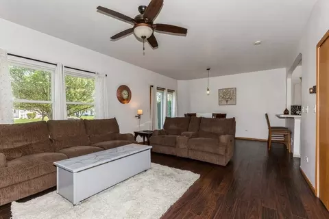 1810 Waters Edge Dr, Minooka, IL 60447 photo 3