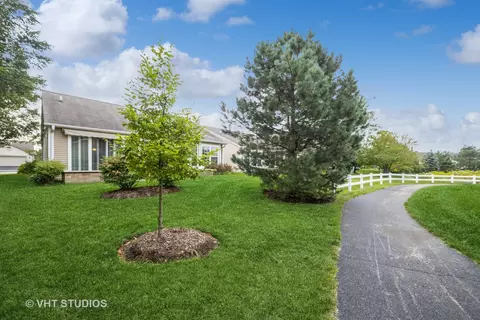 2800 Edgewater Dr, Elgin, IL 60124 photo 7