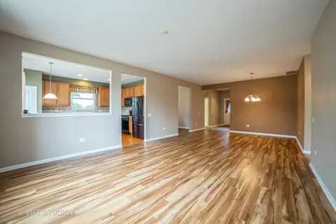2800 Edgewater Dr, Elgin, IL 60124 photo 22
