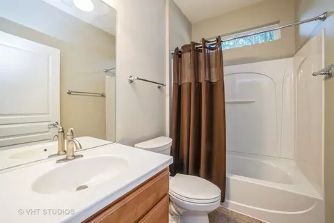 2800 Edgewater Dr, Elgin, IL 60124 photo 18